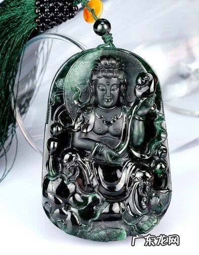 罗汉松风水学和寓意 各色水晶观音的风水学寓意