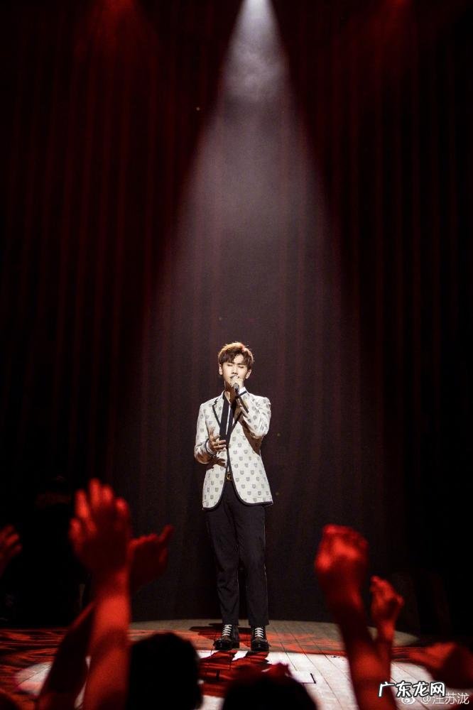 苦笑汪苏泷歌词 汪苏泷的苦笑表达意思