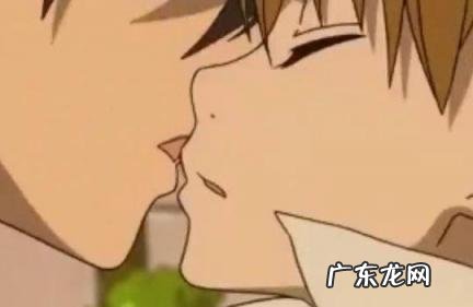 接吻时该闭眼还是睁眼 接吻时该闭眼还是睁眼好