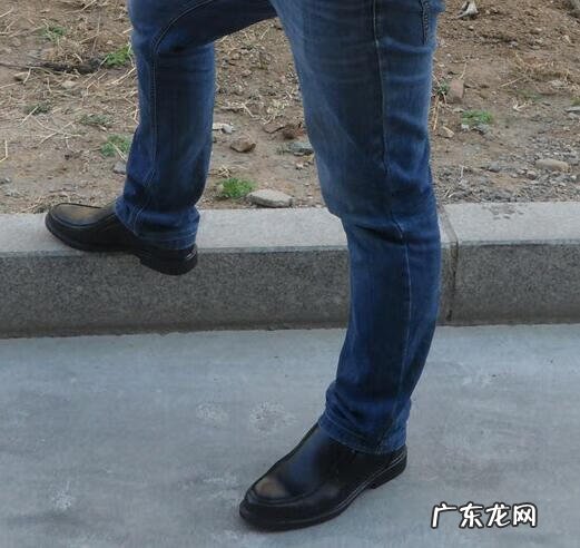 阿里袋鼠西服 阿里袋鼠皮鞋是品牌吗