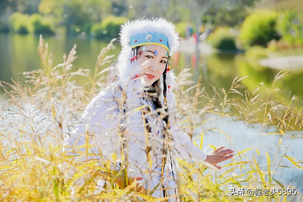 外出旅游,有没有穿少数民族服装拍过照?有什么故事吗?