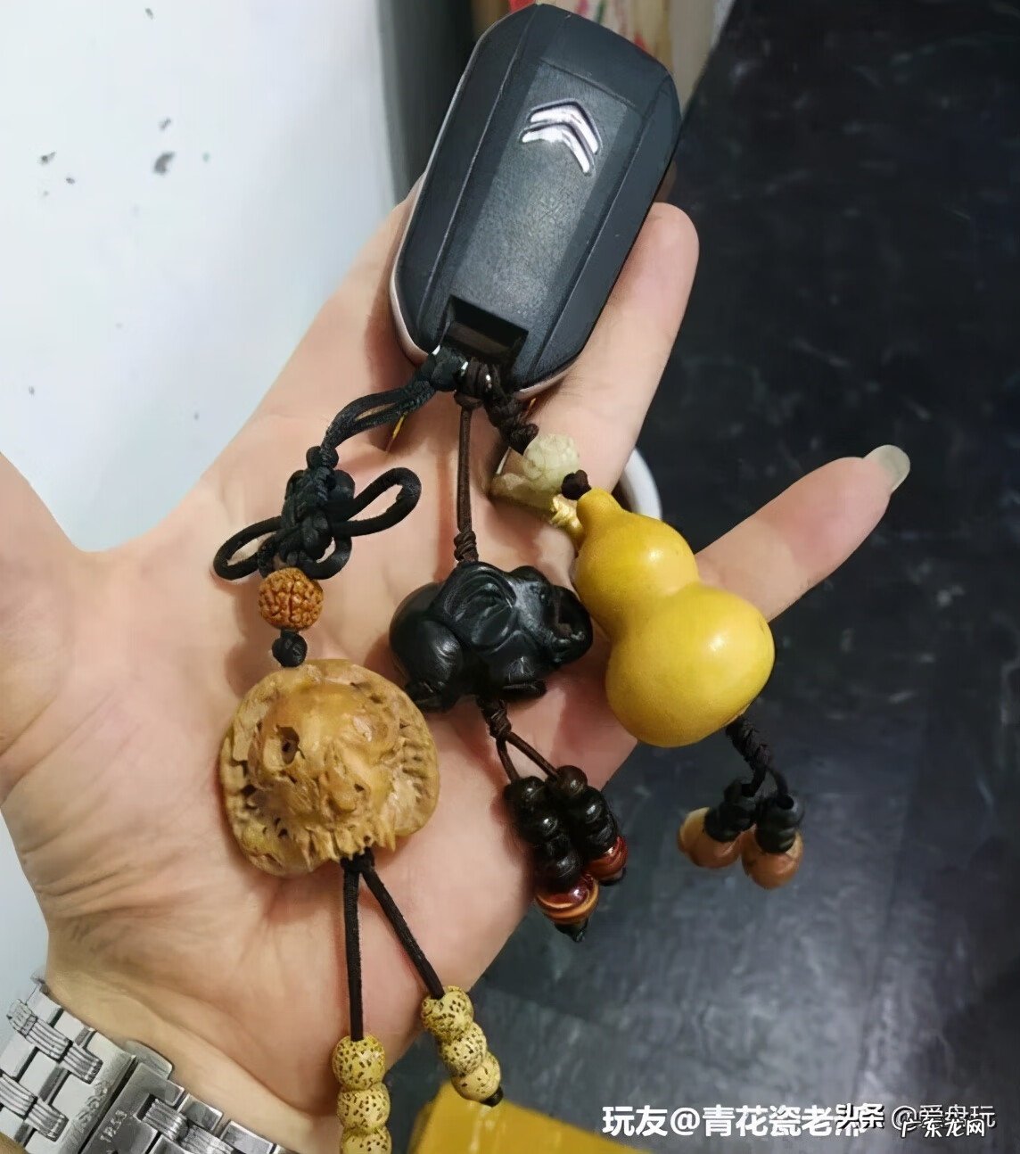 床头挂葫芦是挂中间吗 葫芦挂在包上有什么讲究