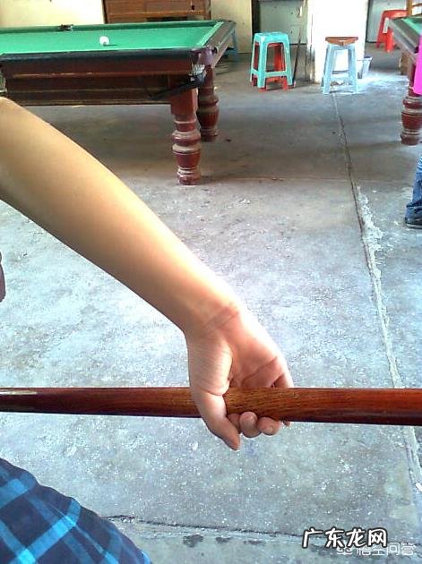 女生打台球的正确姿势?