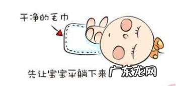 爸爸妈妈给宝宝换尿布 如何换尿布?