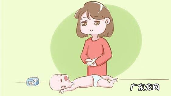 爸爸妈妈给宝宝换尿布 如何换尿布?