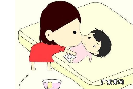 爸爸妈妈给宝宝换尿布 如何换尿布?