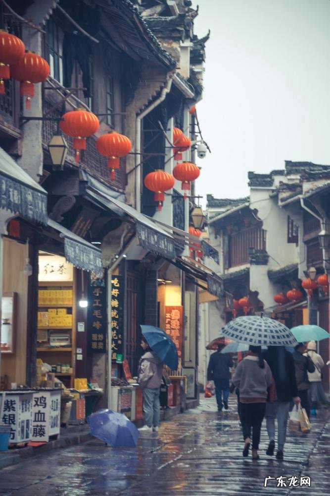 黑白画映歌词是什么意思 黑白画面 歌词