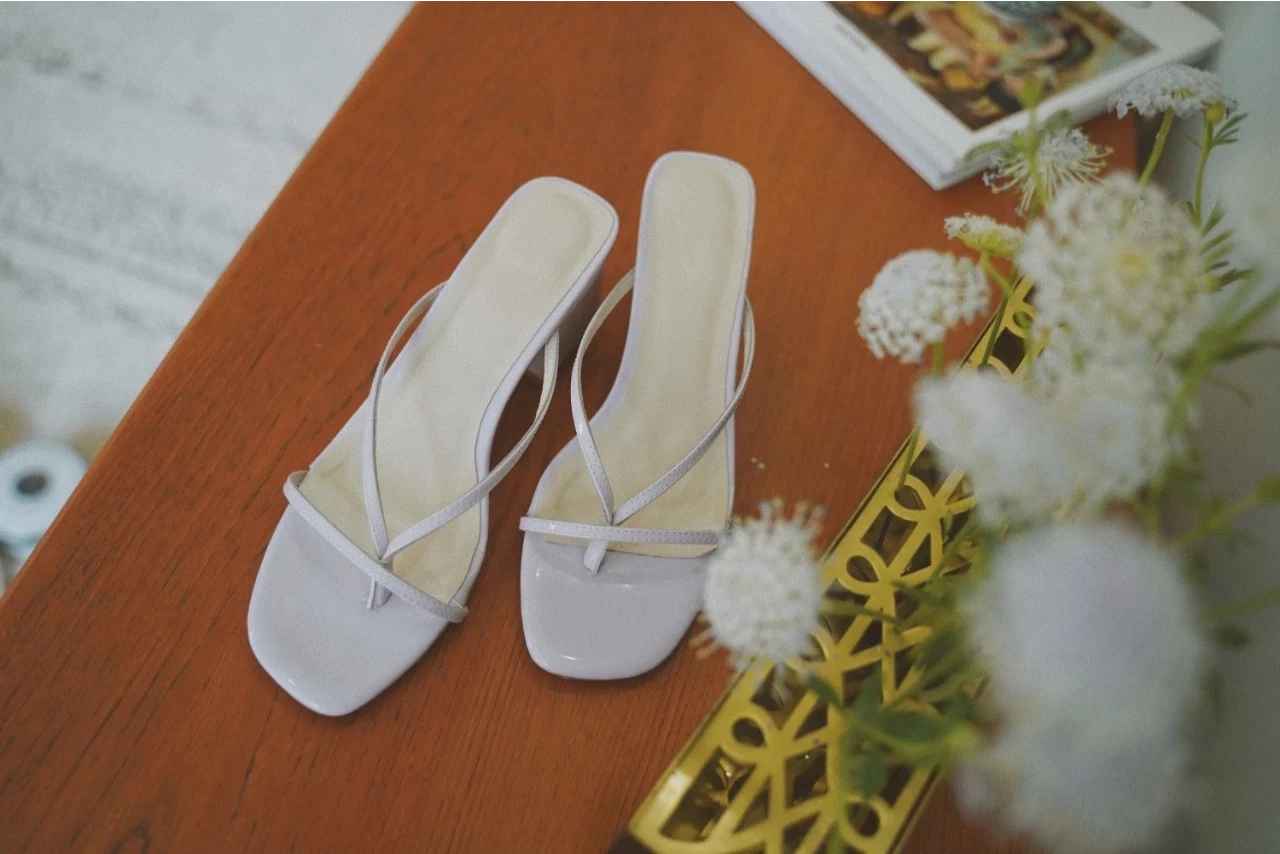 中长连衣裙搭配什么鞋子?