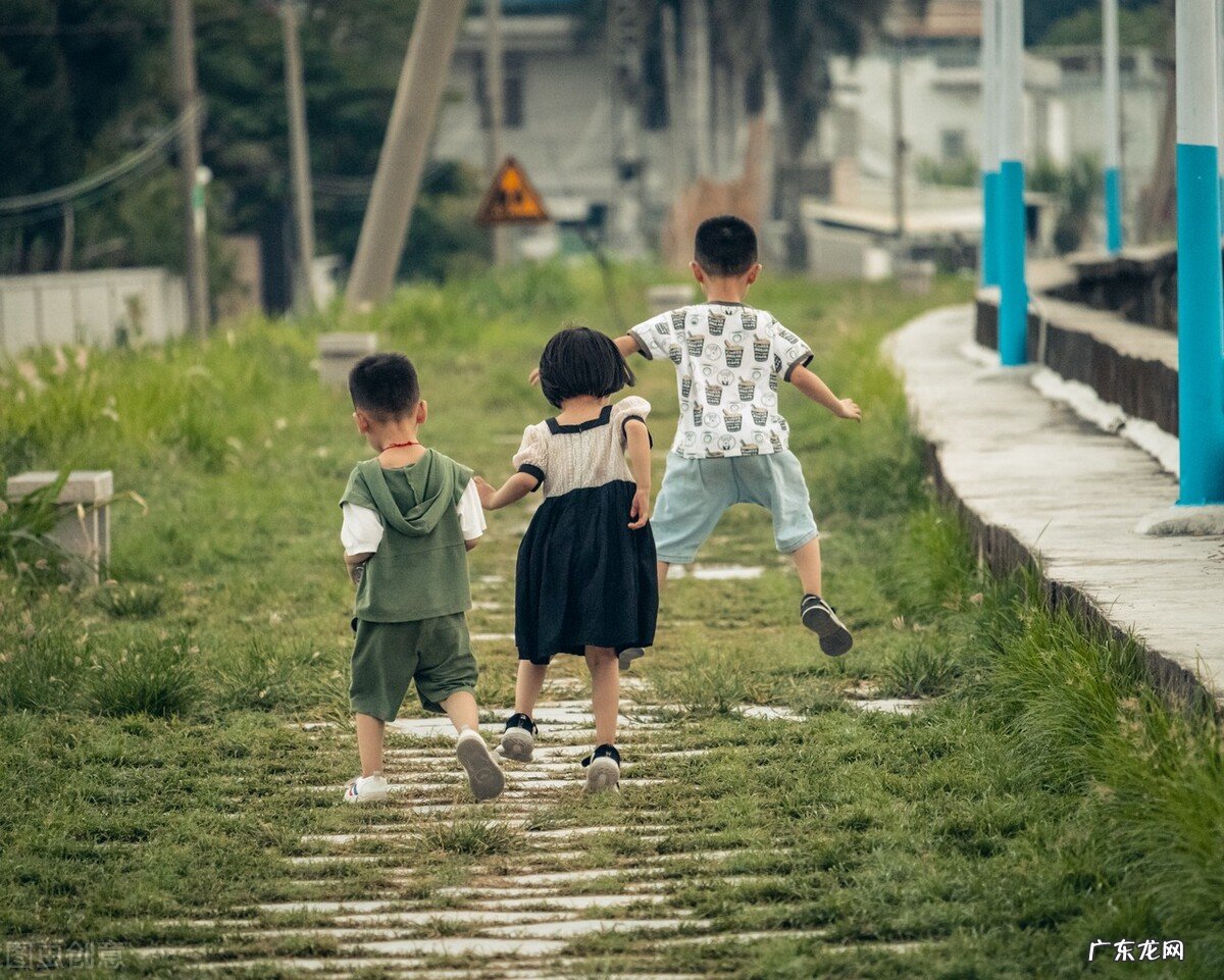 大家有没有什么小时候特别悠闲快乐的事情回忆?