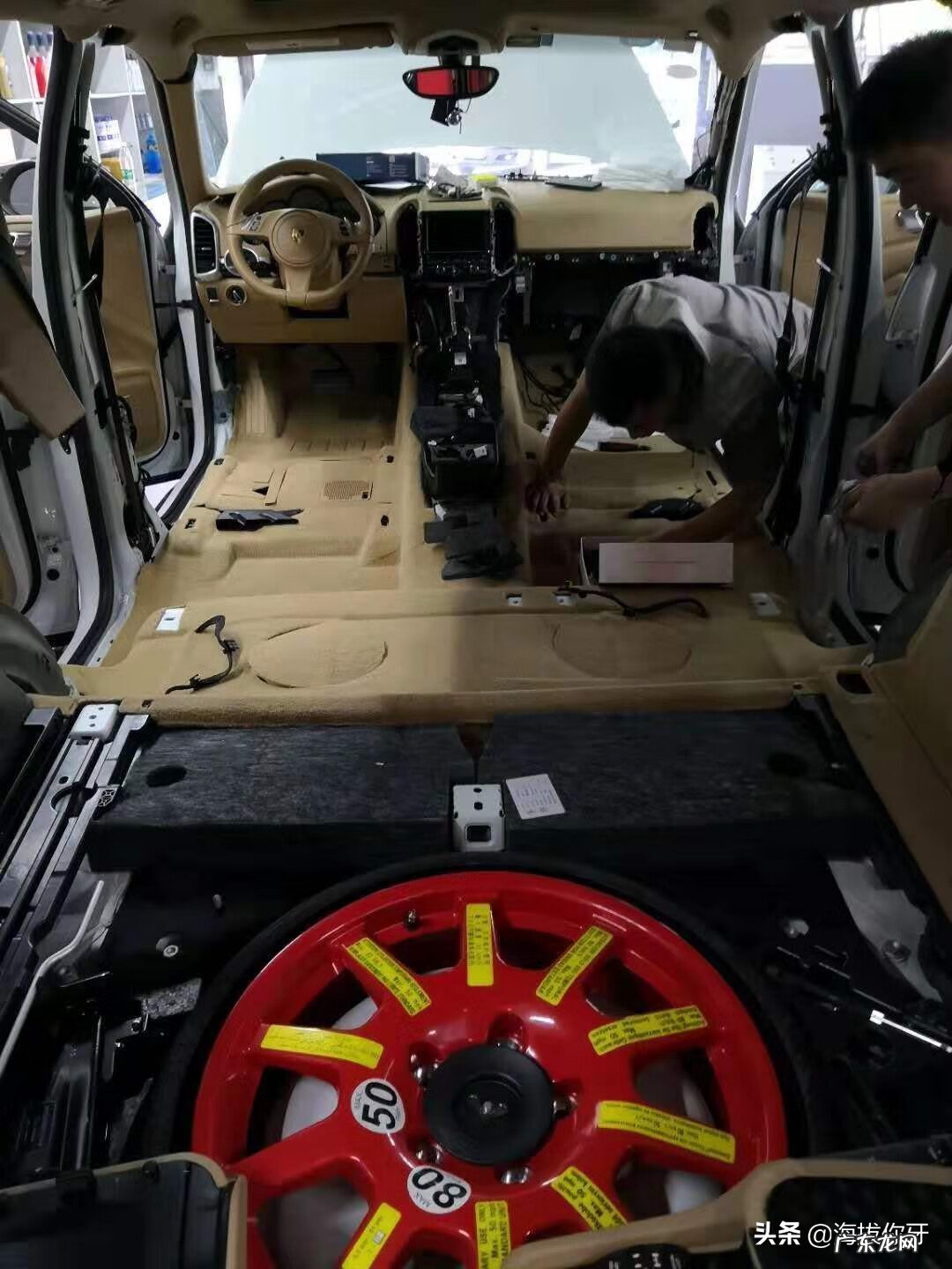 保时捷卡宴热空调怎么开 保时捷卡宴空调水管位置