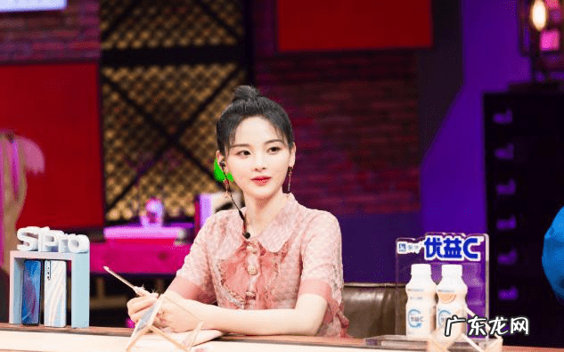 圆脸女生适合扎什么发型 圆脸女生适合什么发型