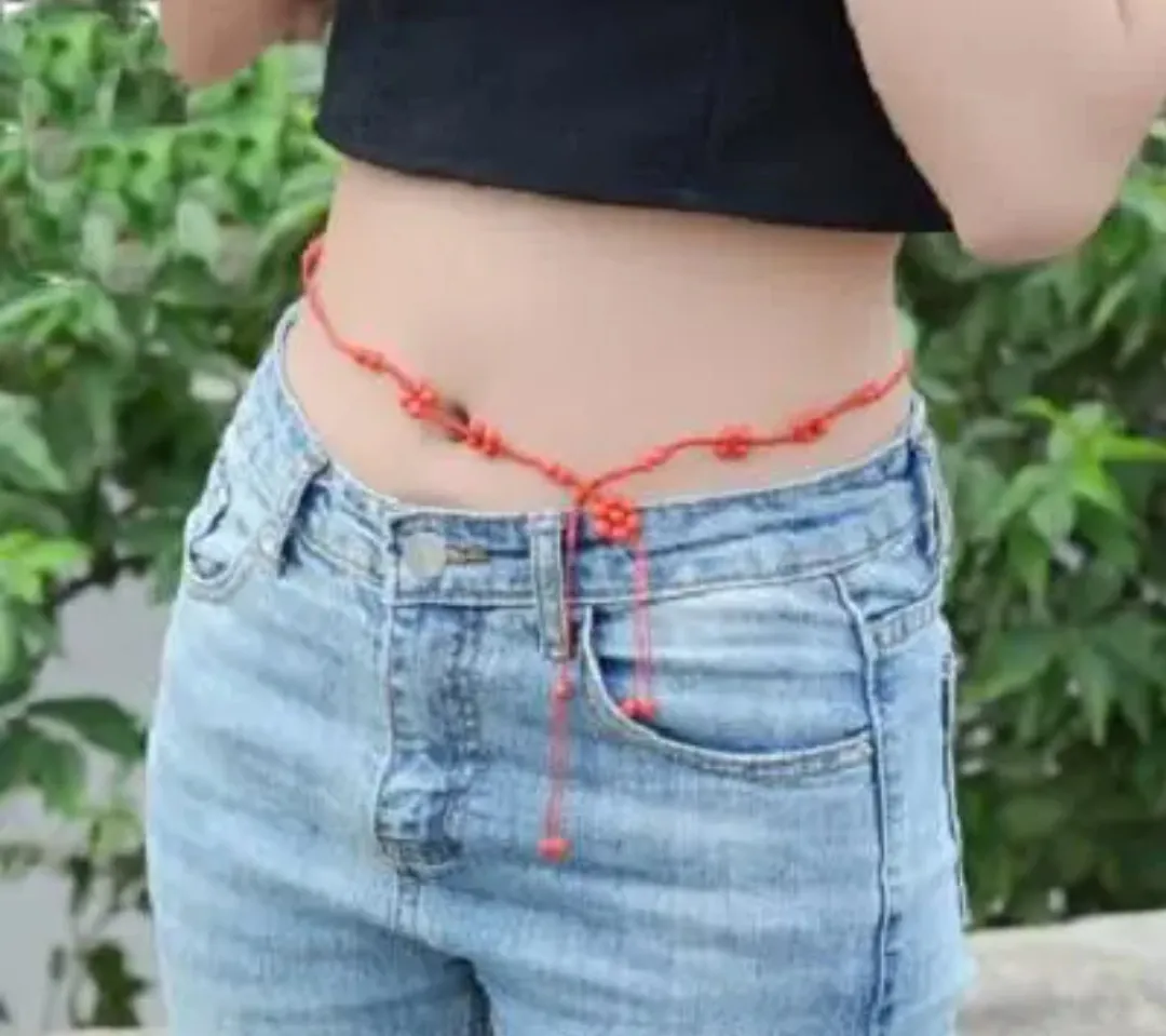 女生在肚子上系红绳是为了啥?