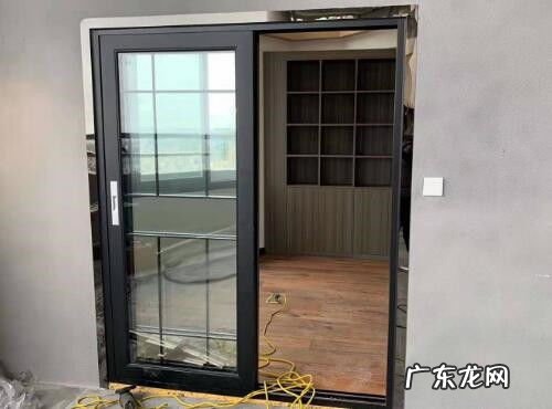 纱窗如何装上 家里纱窗怎么装上去