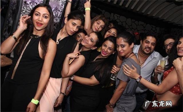 在印度大街上,遇到带着鼻环的女人搭讪,该怎么回应?