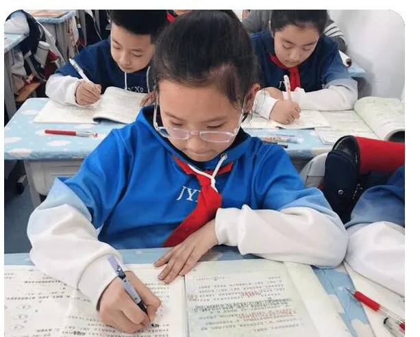 孩子上小学四年级了,作文写不好,有什么好的办法吗?