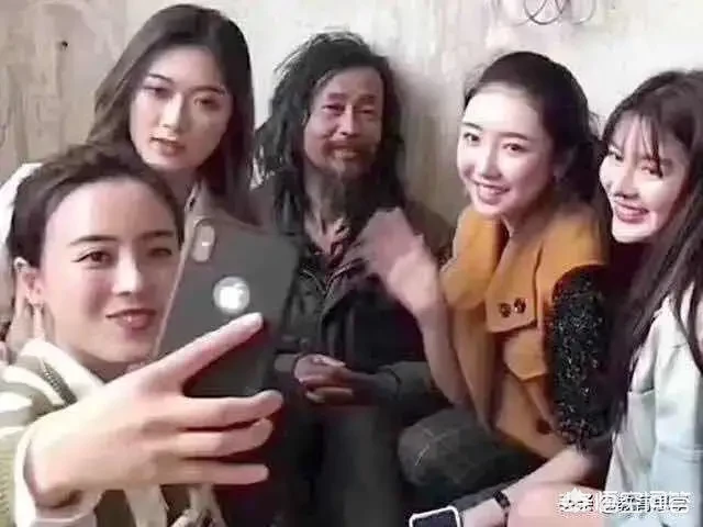 如果沈巍先生收拾一下自己的卫生,然后去某读书论坛演讲,那么名片怎么制作呢?