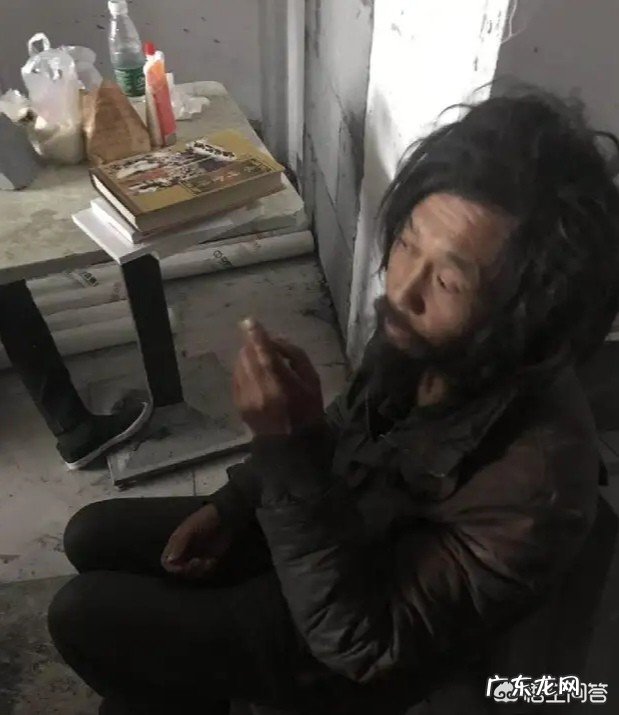 如果沈巍先生收拾一下自己的卫生,然后去某读书论坛演讲,那么名片怎么制作呢?