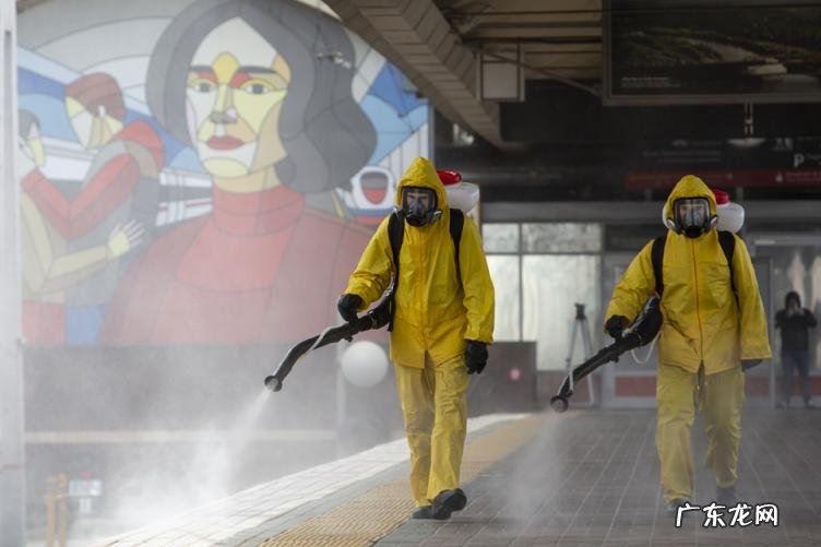 波兰总统感染新冠病 普京称身边数十人感染新冠是真的吗