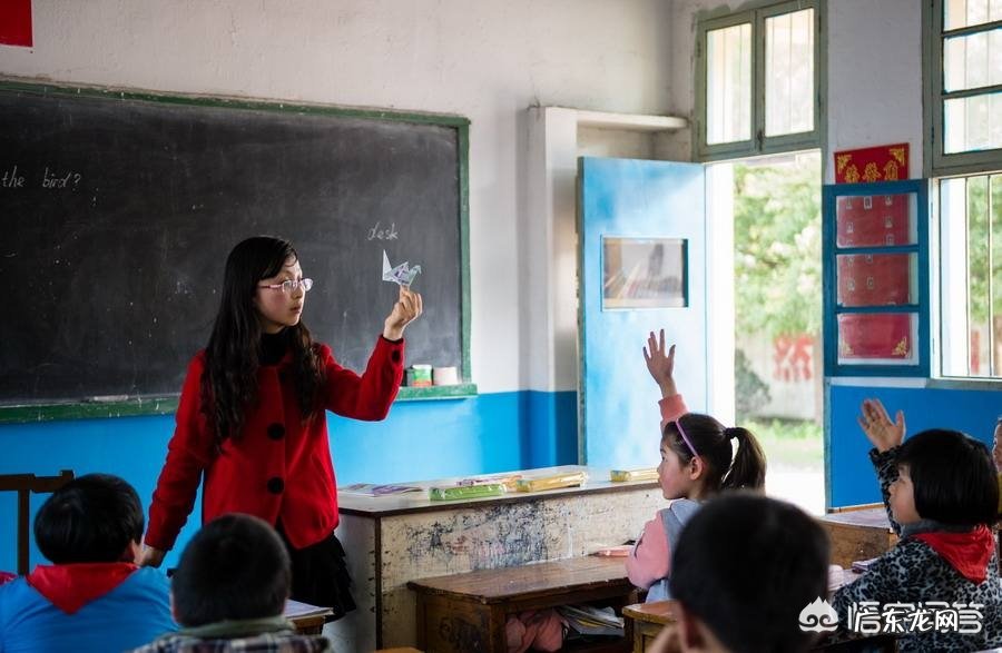 乡村教师流失严重，当一名乡村教师到底有多难？