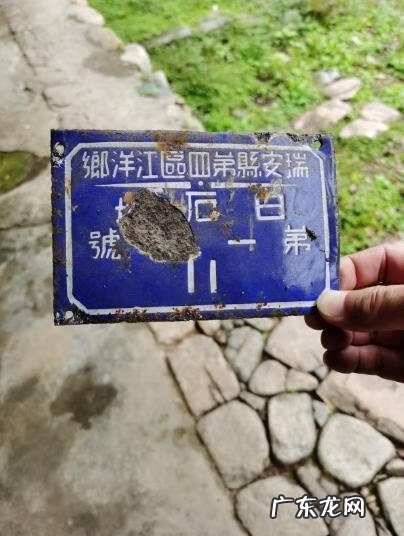 蓝底白字广告牌 门牌蓝底白字好吗