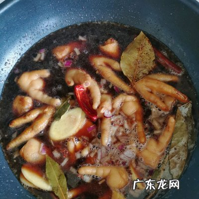 鸡爪子怎么做好吃又简单 请问鸡爪子怎么做好吃