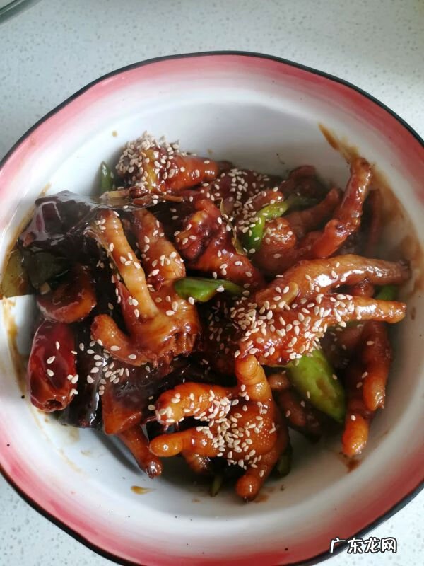 鸡爪子怎么做好吃又简单 请问鸡爪子怎么做好吃