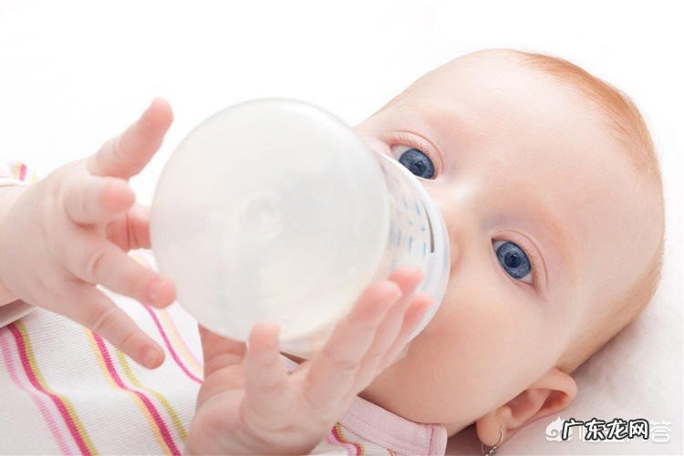 四个月的宝宝拉的屎很绿,是怎么回事?