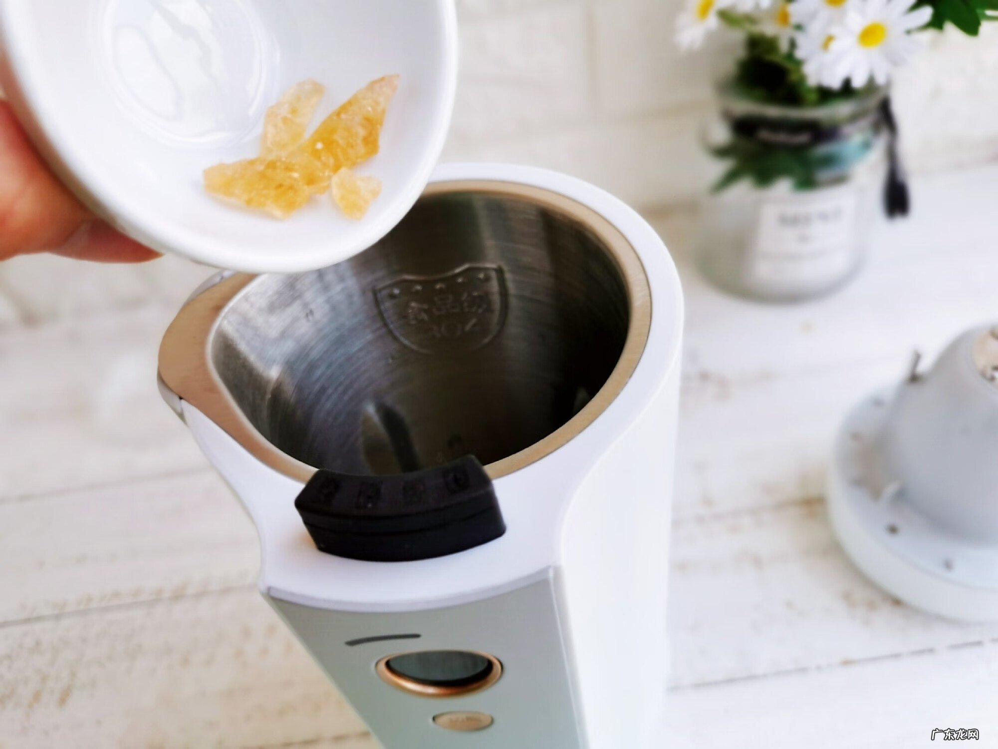 吃什么能白发变黑 吃什么能让白发变黑?