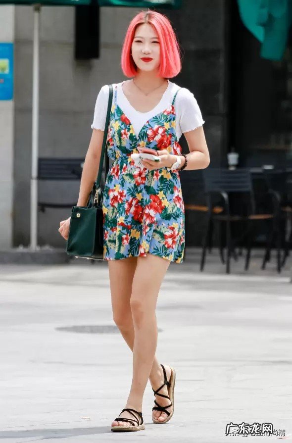 女生穿着沙滩长裙走路有什么感觉?