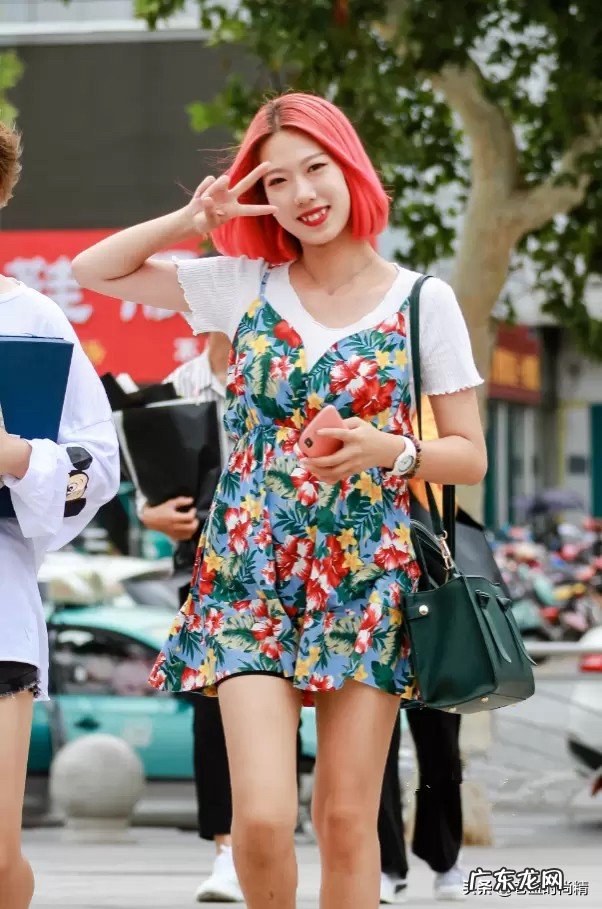 女生穿着沙滩长裙走路有什么感觉?