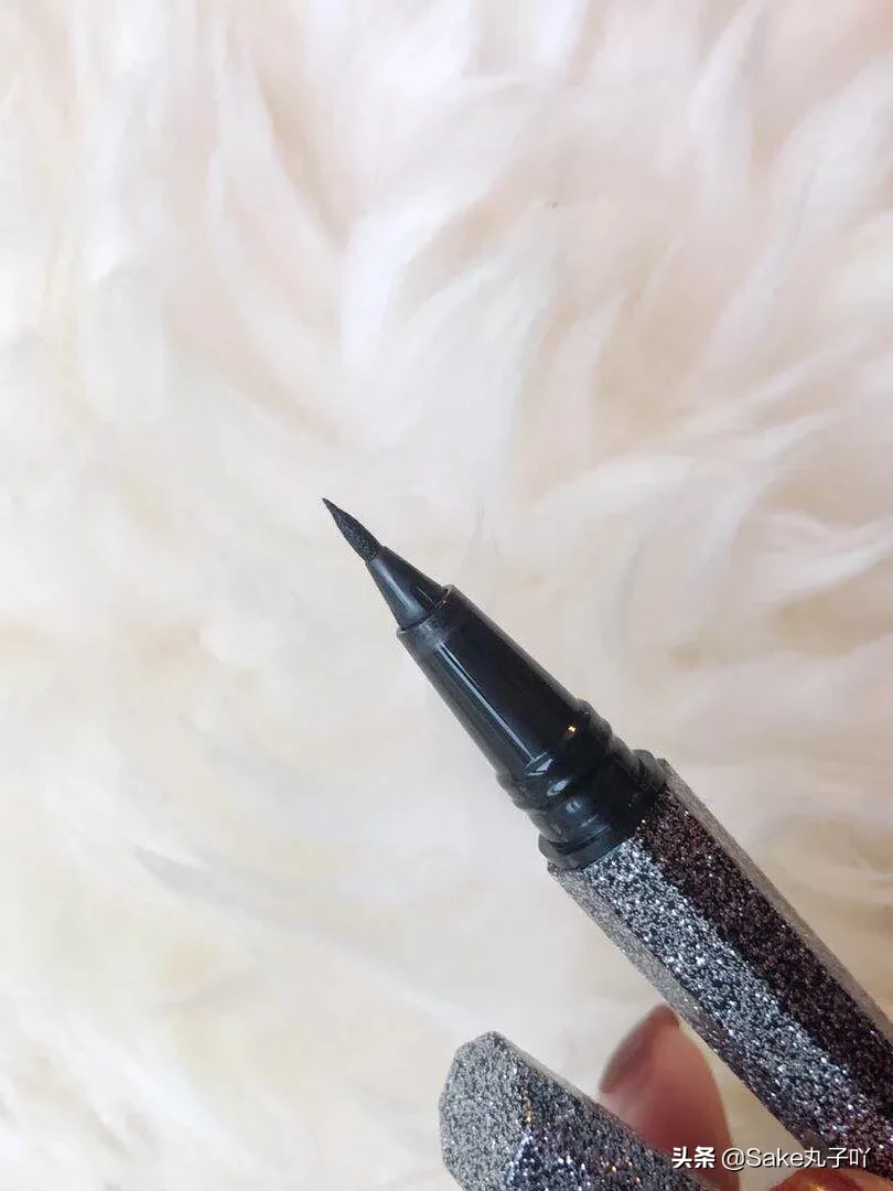 单眼皮女孩怎么画眼妆？