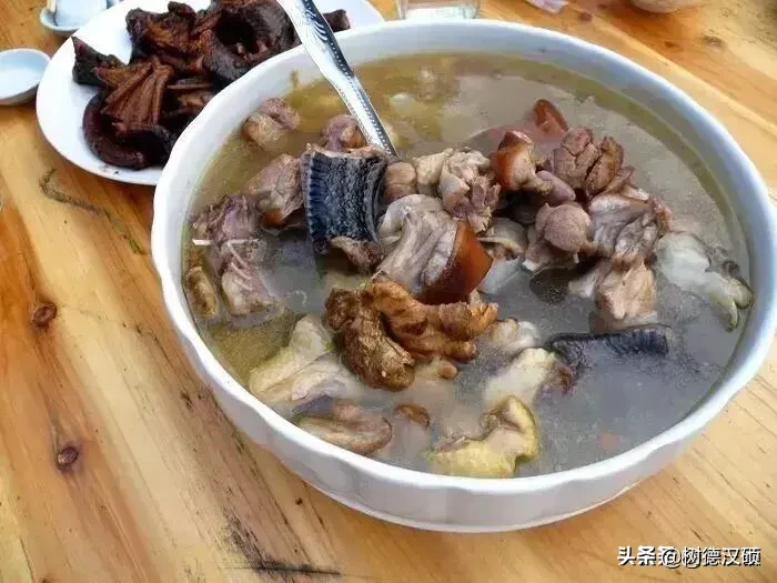 10月24日,就是“霜降”节气了,饮食上吃点啥好?又该如何养生,健康过冬?