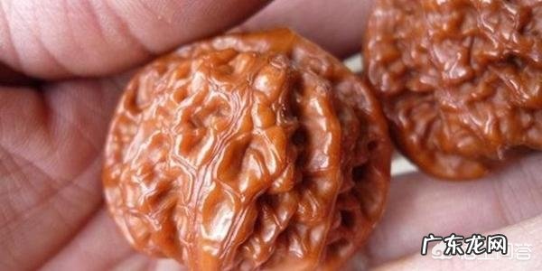 双氧水泡过的文玩核桃和金刚对身体有害吗?