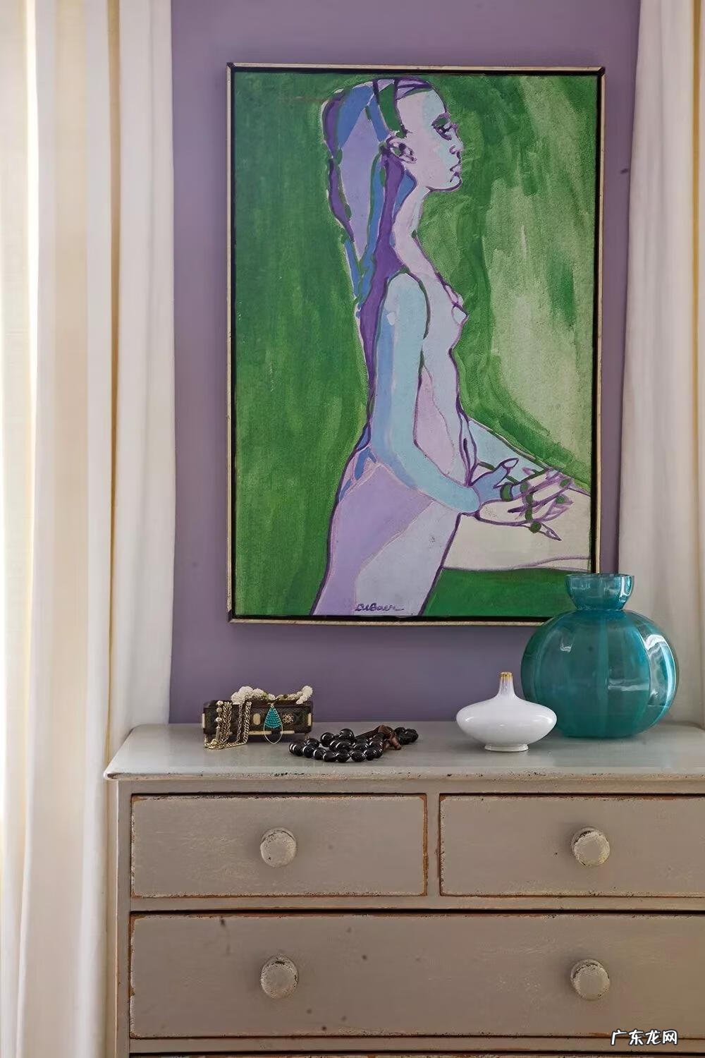 主卧窗帘紫色 紫色的房间配什么颜色的窗帘