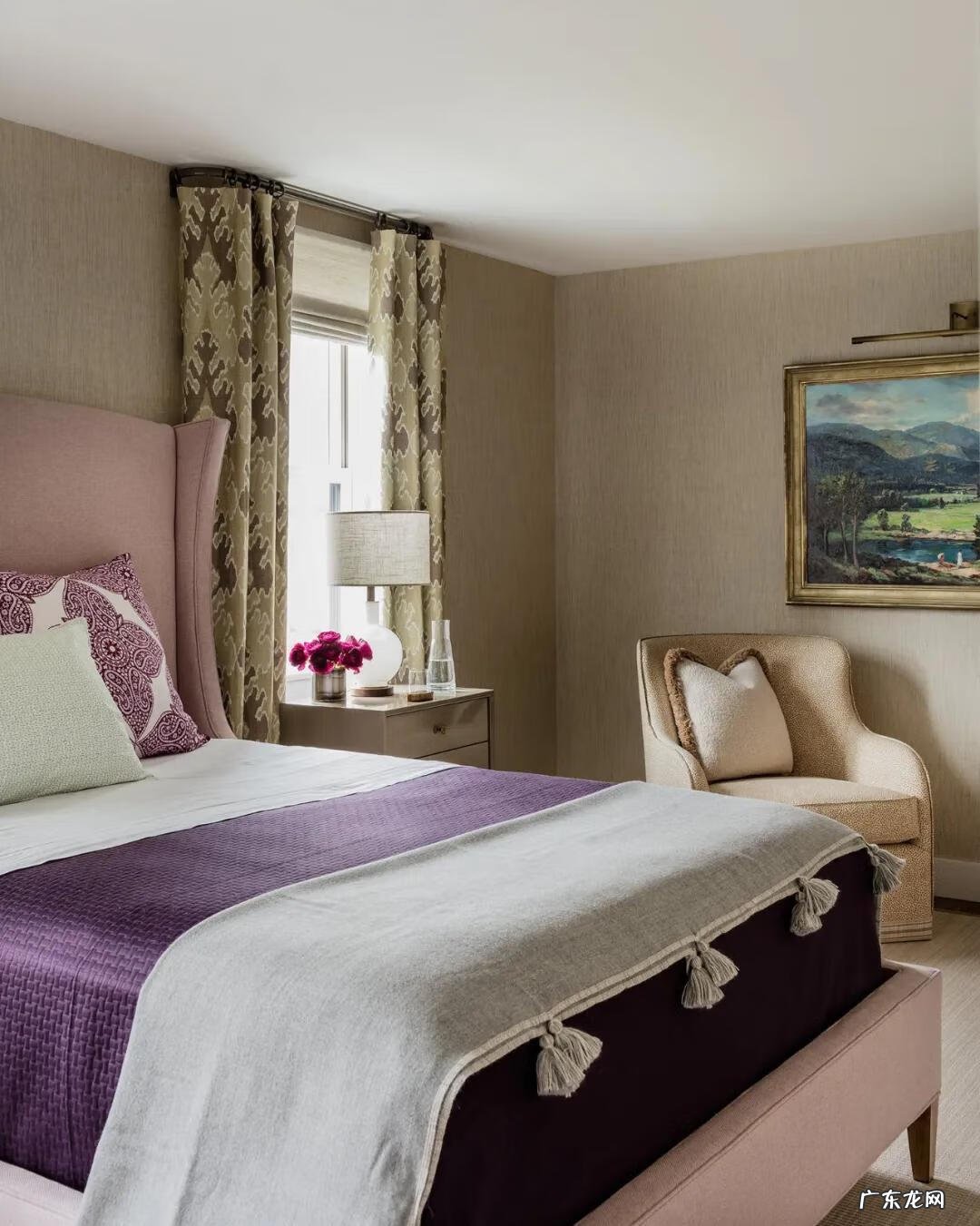主卧窗帘紫色 紫色的房间配什么颜色的窗帘