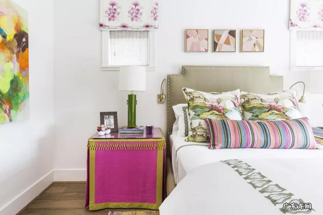 主卧窗帘紫色 紫色的房间配什么颜色的窗帘