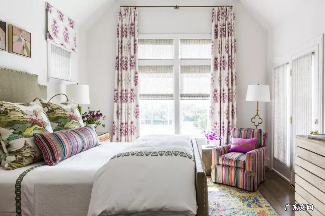 主卧窗帘紫色 紫色的房间配什么颜色的窗帘
