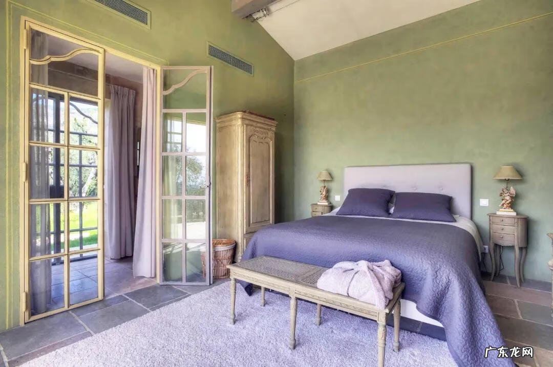 主卧窗帘紫色 紫色的房间配什么颜色的窗帘