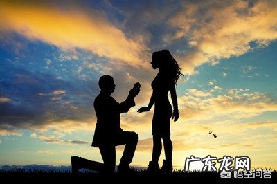 同学的妈妈喜欢上我了,已经向我表白了怎么办?