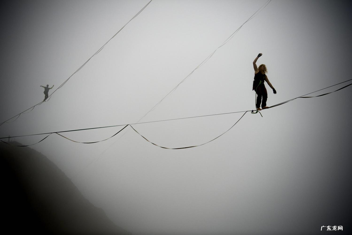 高空走钢丝第一人,中国走钢丝第一人摔死