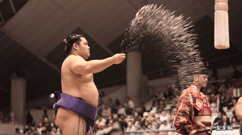 花椒和盐泡脚的好处 盐和花椒放屋在风水上什么作用