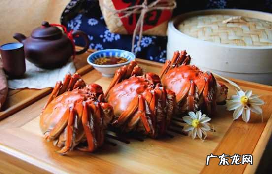 吃螃蟹需要工具吗 吃螃蟹不用工具怎么吃才好吃视频