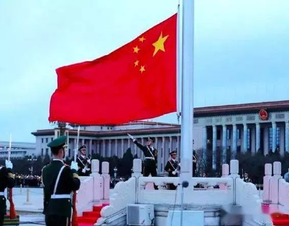 天安门广场的升旗台为什么有台空调？这台空调的作用是什么？