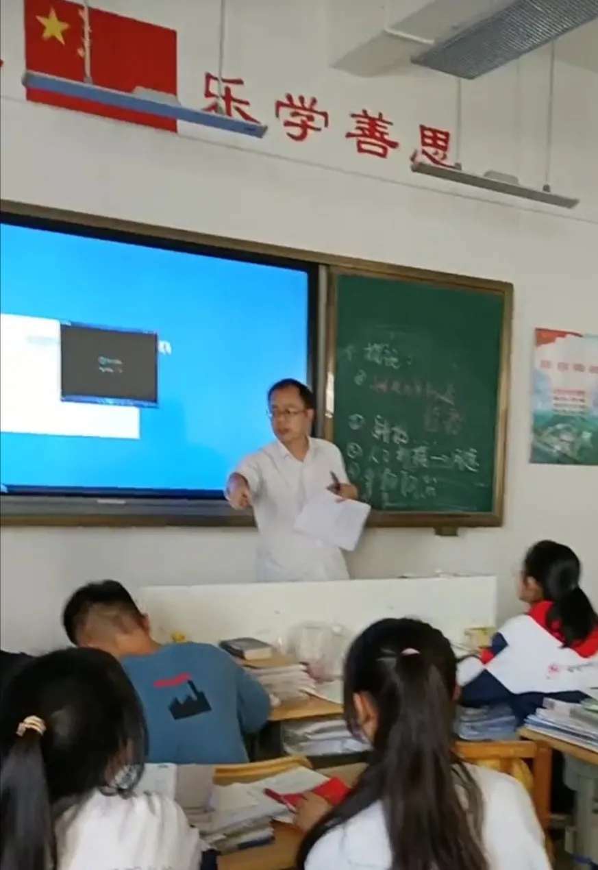 如何看待教师行业新任老师女多男少?