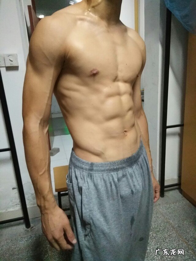 如何正确锻炼腹肌、胸肌？