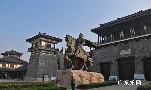 梧桐树叶像什么 梧桐树的叶子像什么东西