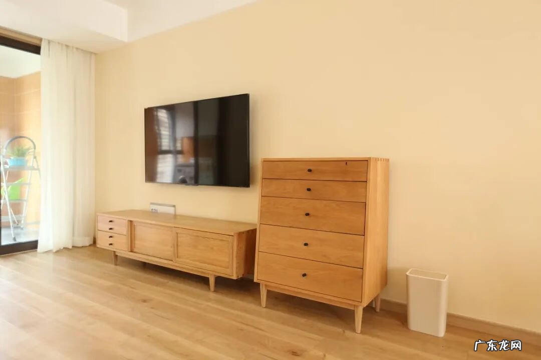 影视墙风水有啥讲究 贴壁布的影视墙效果图