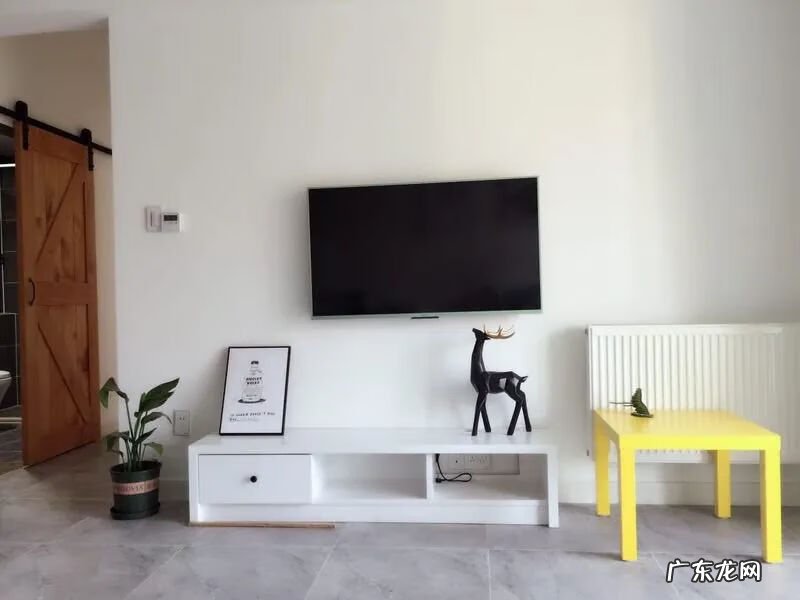 影视墙风水有啥讲究 贴壁布的影视墙效果图