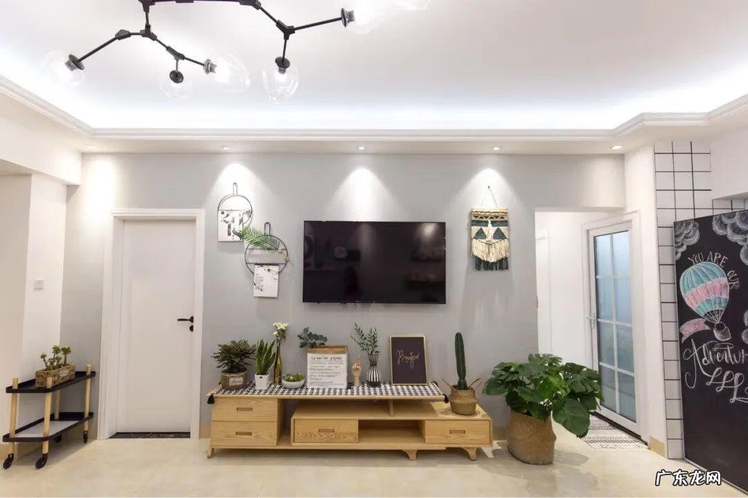 影视墙风水有啥讲究 贴壁布的影视墙效果图