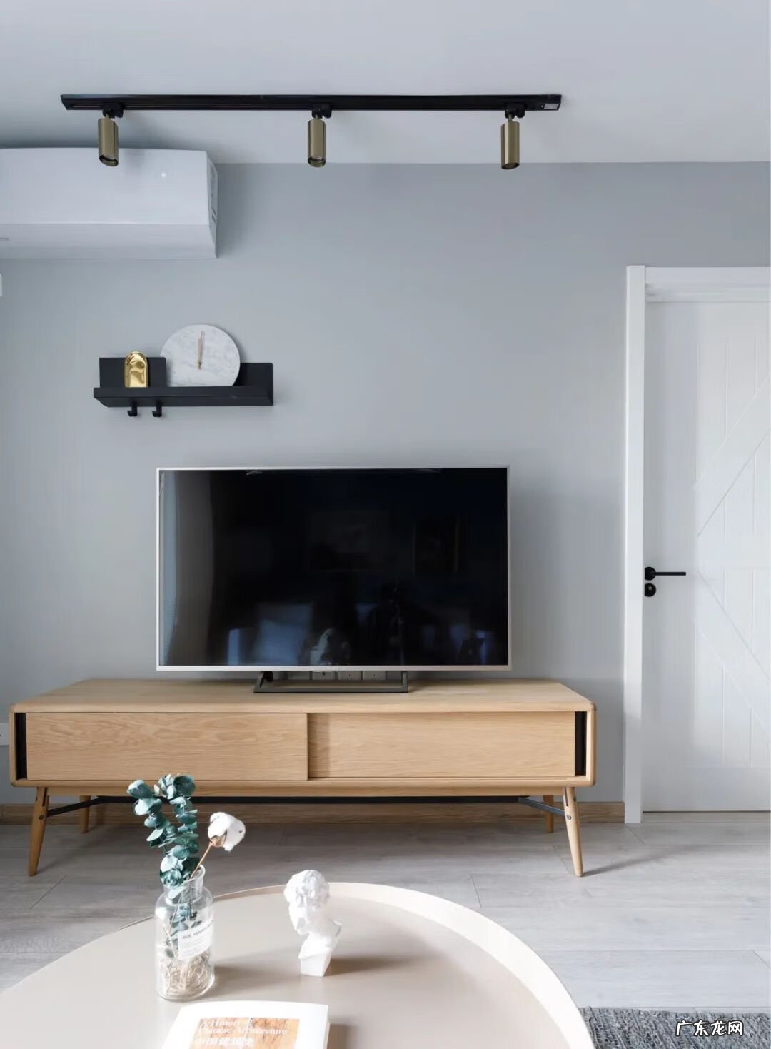 影视墙风水有啥讲究 贴壁布的影视墙效果图